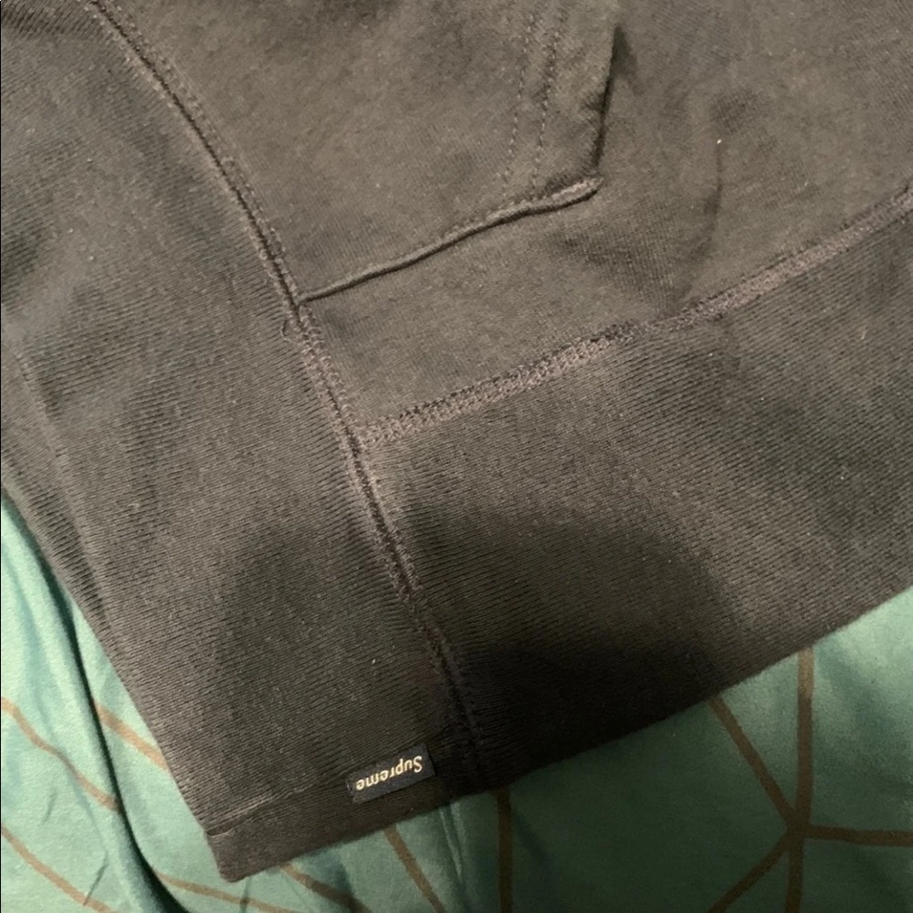 Supreme hoodie 100% authentic.